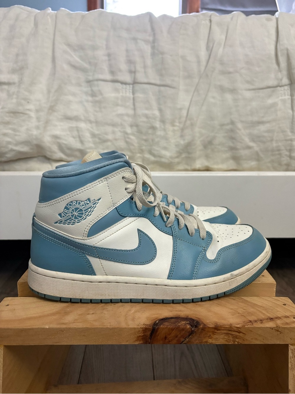 Air Jordan 1 Mid- University Blue